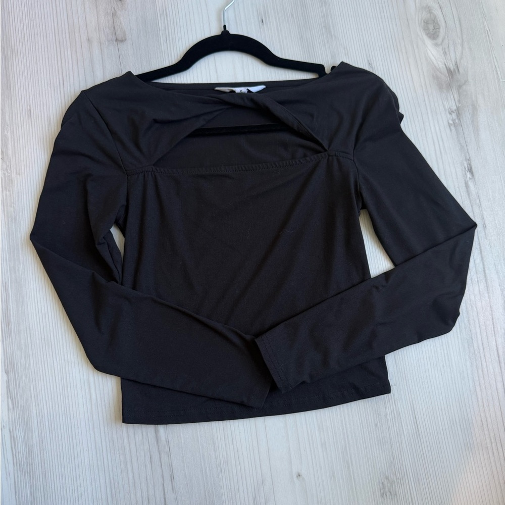 Steve Madden long sleeve shirt with cut out size small